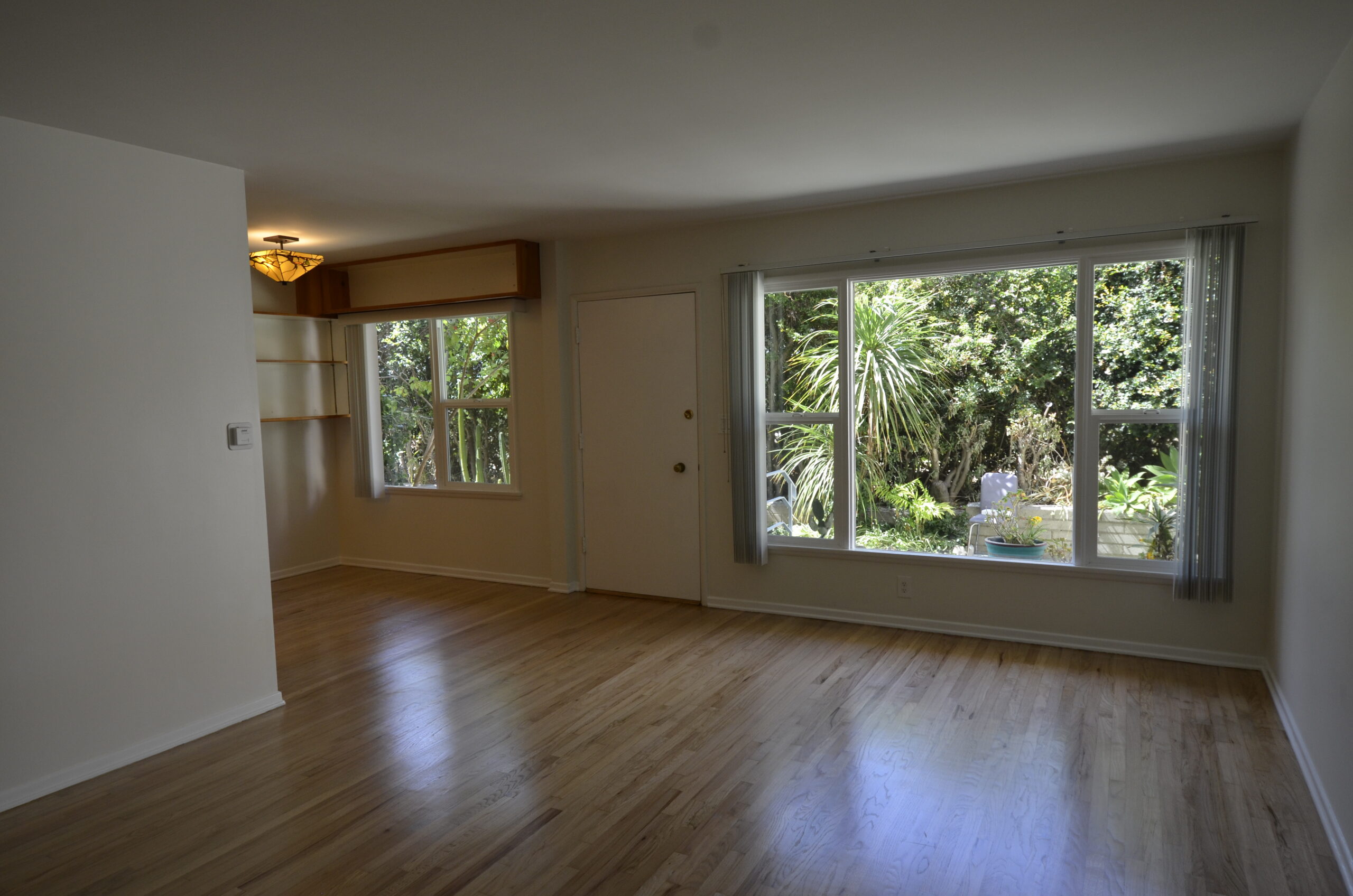 Apt 3 Windows in living room and dining area dining